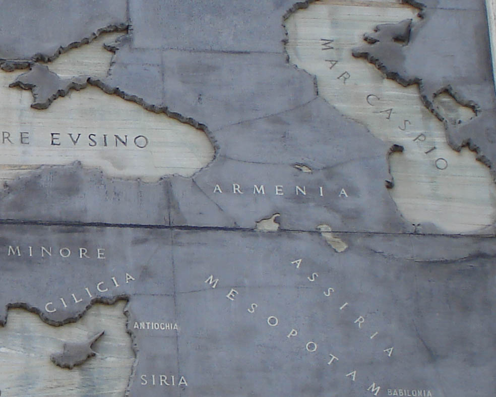 Колизей на карте. Карта Армении на стене Колизея. Карта Армении на Колизее.